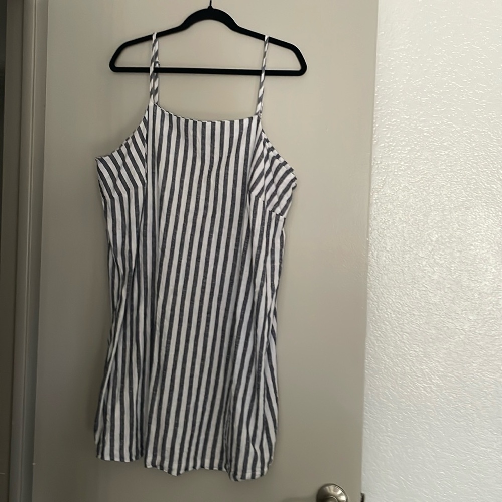 Women’s XXL blue and white stripped knee length dress. Worn only two times.